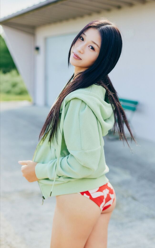 【画像】イチローを打ち取った元高校野球女子、グラビアで水着姿を披露007