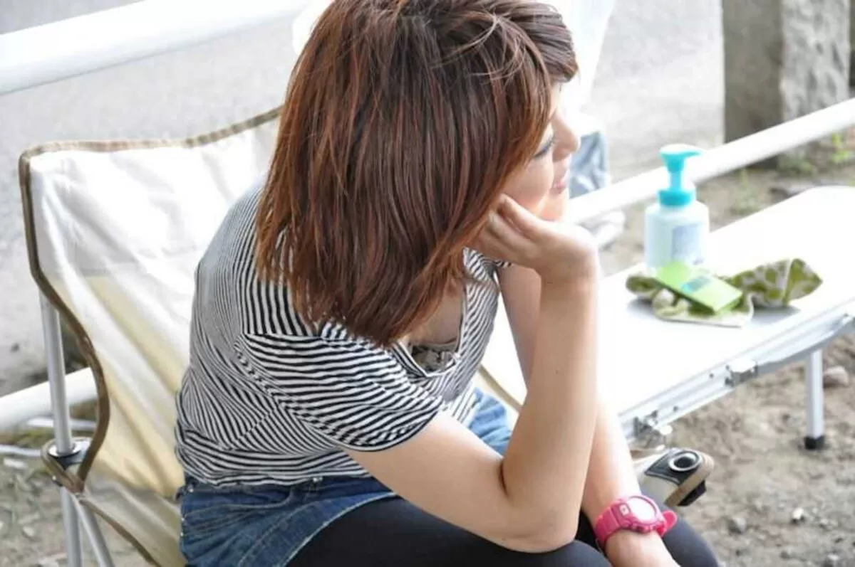 公園胸チラエロ画像006