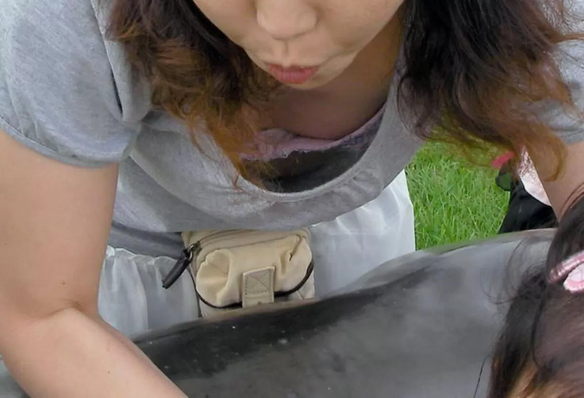 公園胸チラエロ画像022