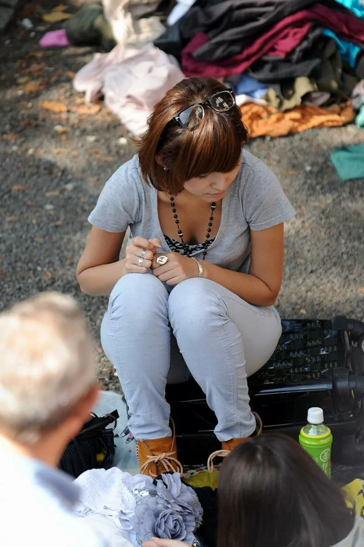 公園胸チラエロ画像031