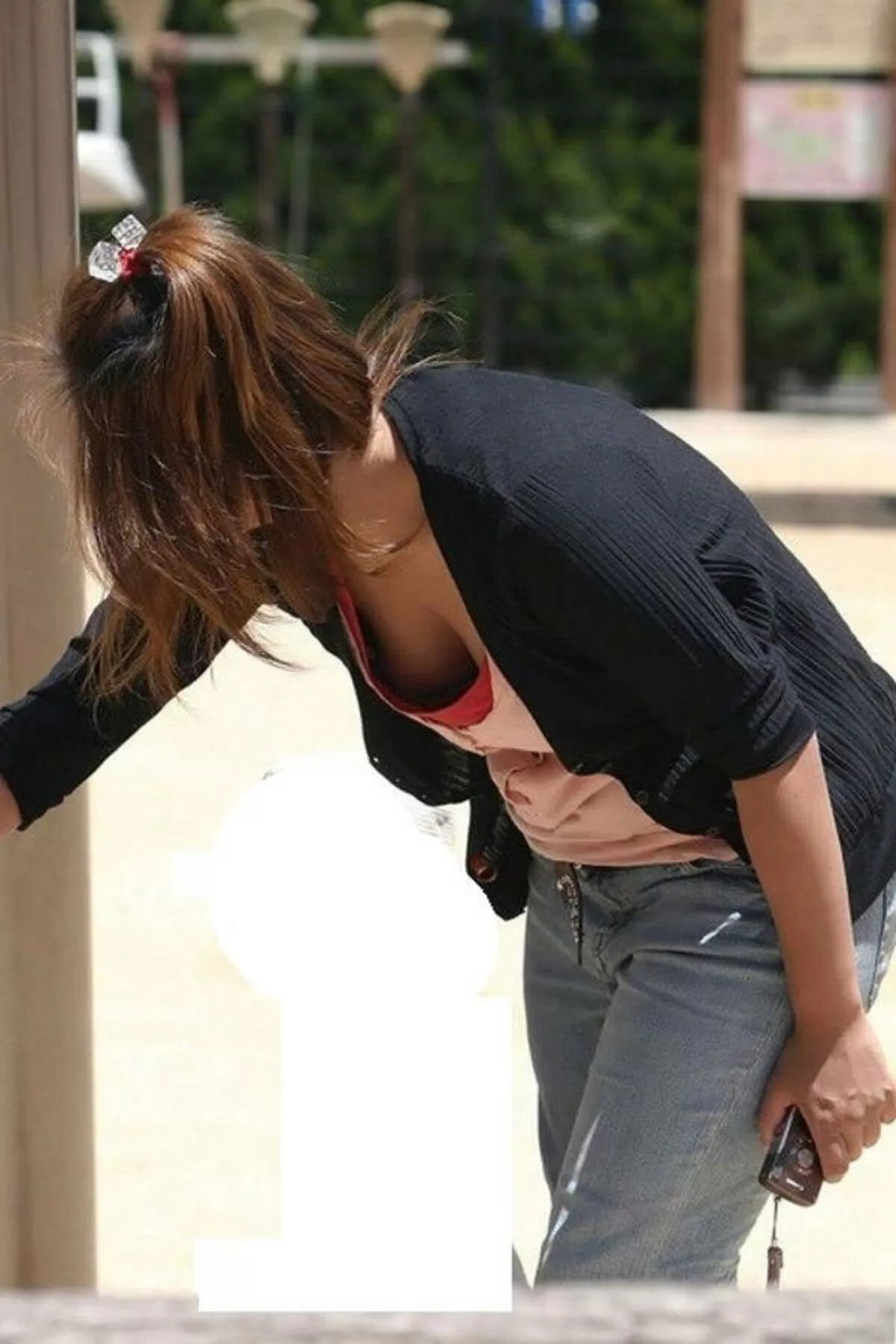 公園胸チラエロ画像040