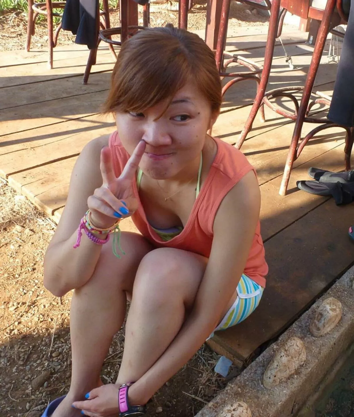 公園胸チラエロ画像055