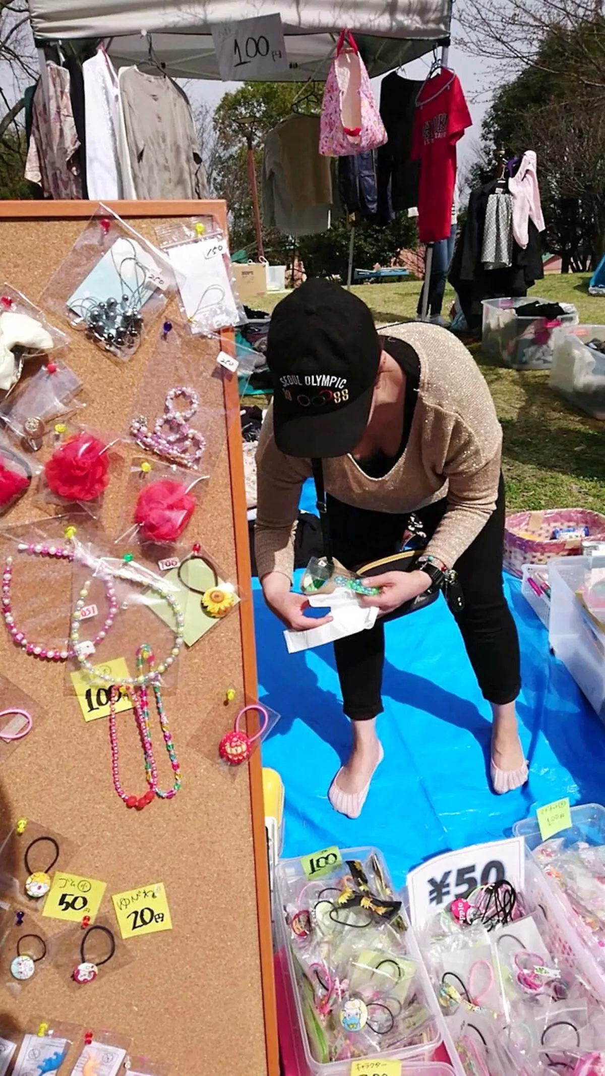 公園胸チラエロ画像068