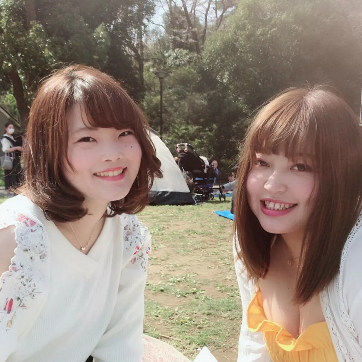 公園胸チラエロ画像076