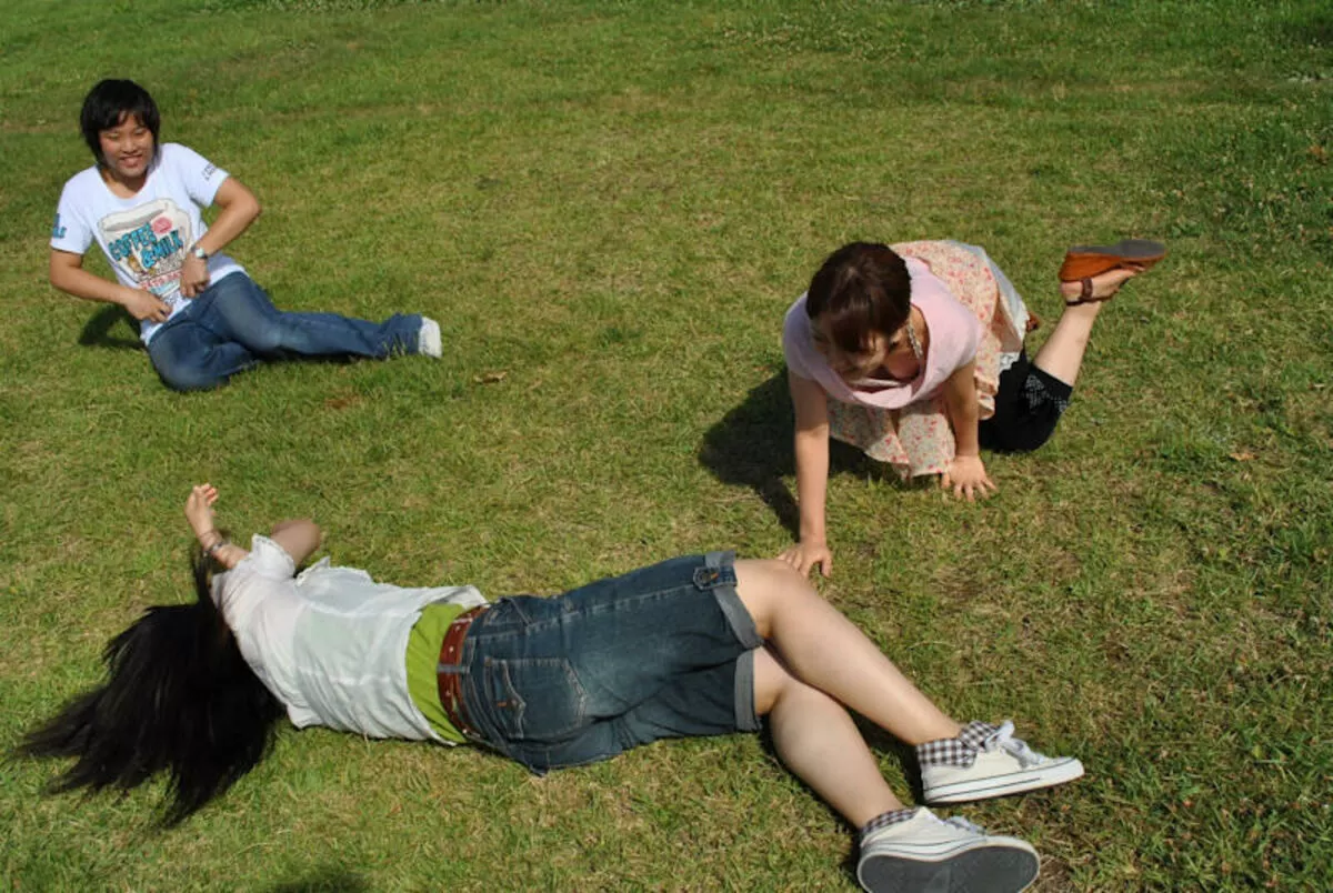 公園胸チラエロ画像077