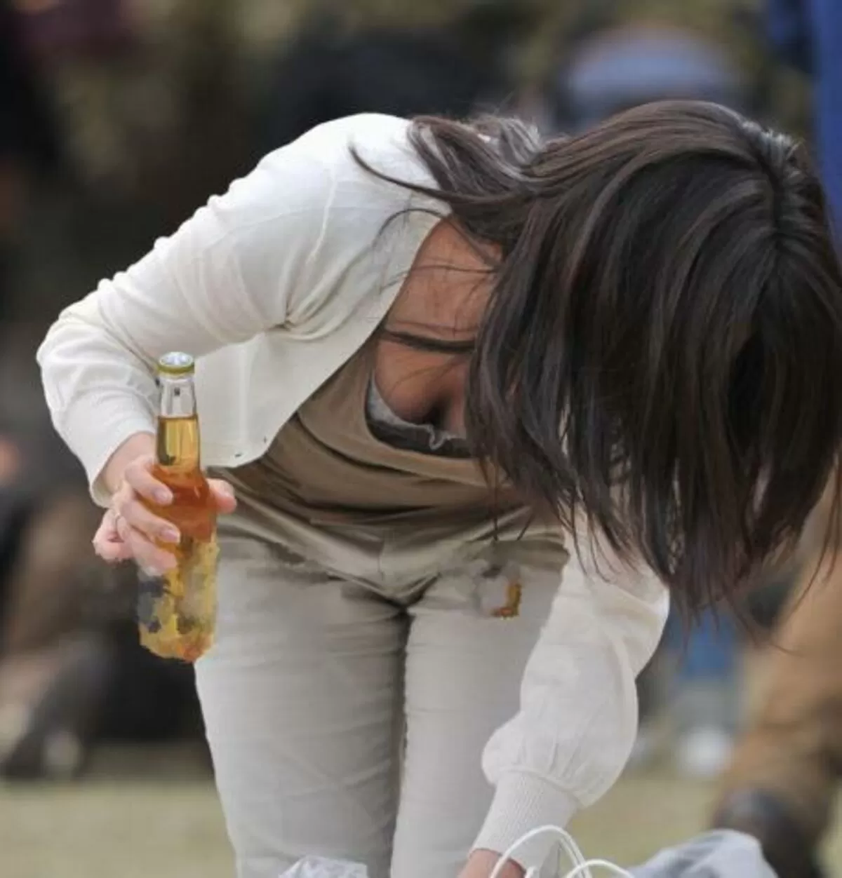 公園胸チラエロ画像079