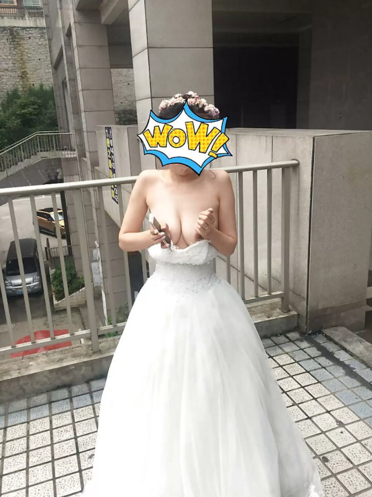 結婚式の胸チラ盗撮エロ画像009