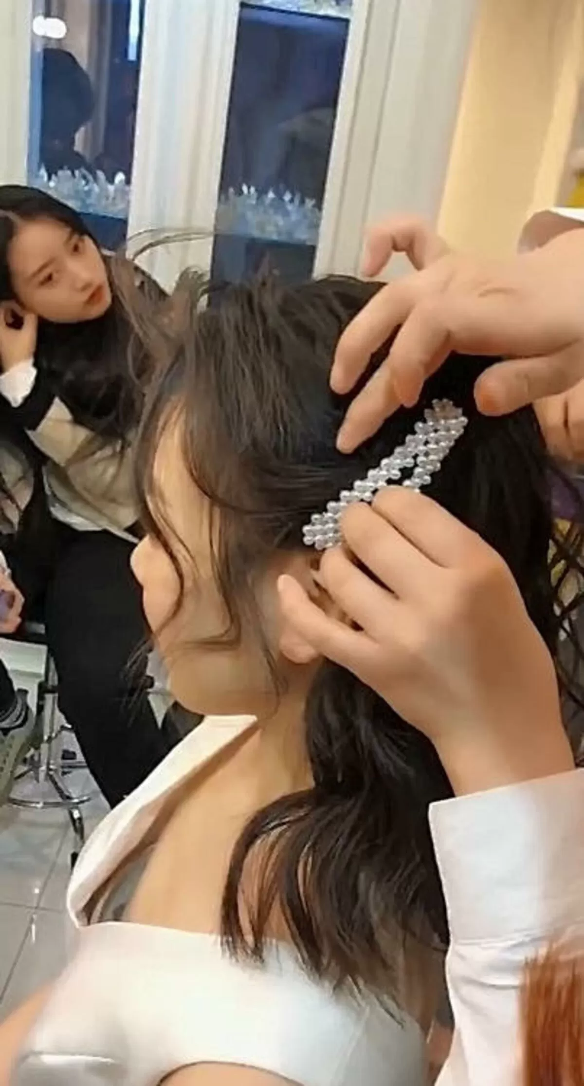 結婚式の胸チラ盗撮エロ画像011