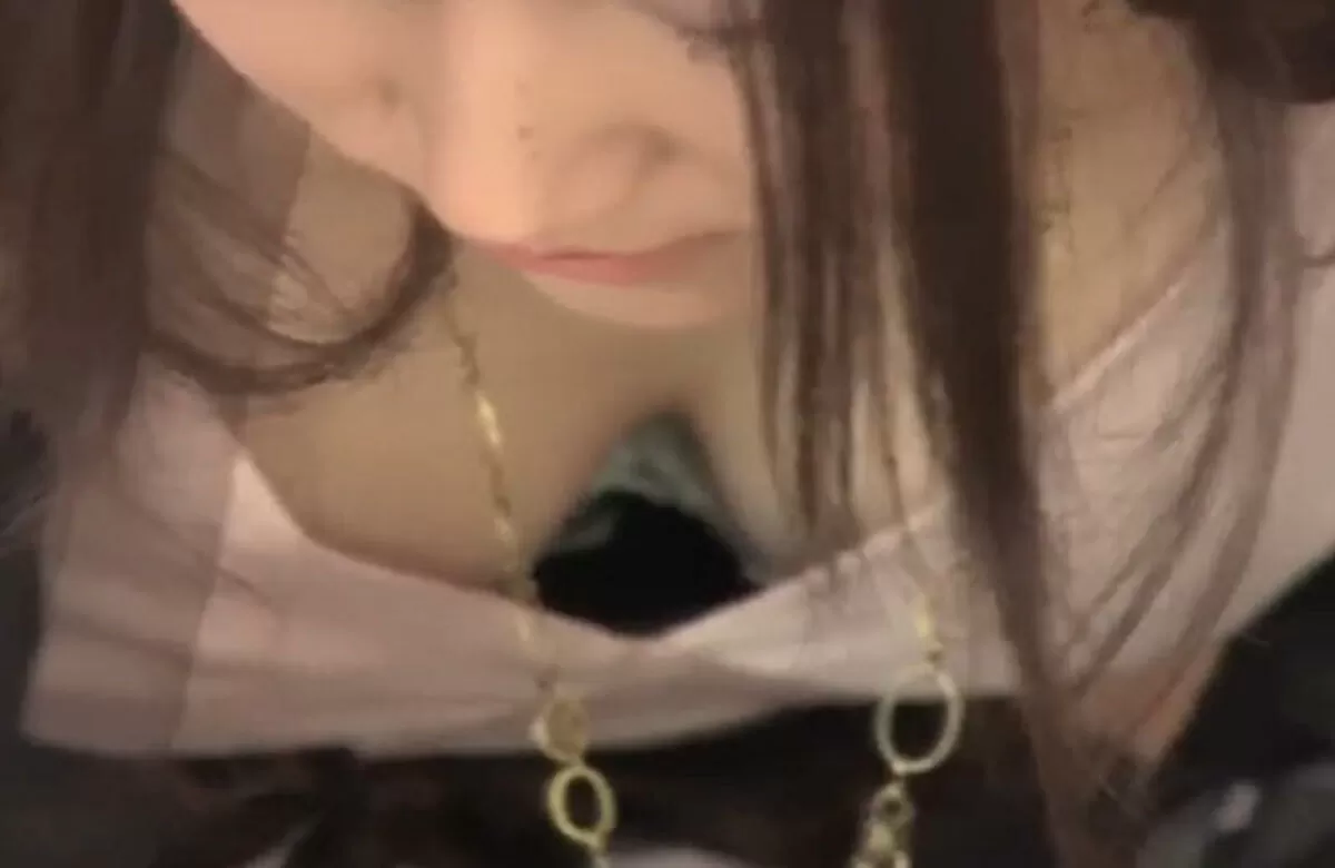 結婚式の胸チラ盗撮エロ画像025