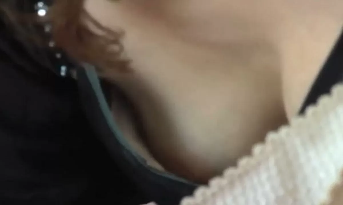 結婚式の胸チラ盗撮エロ画像028