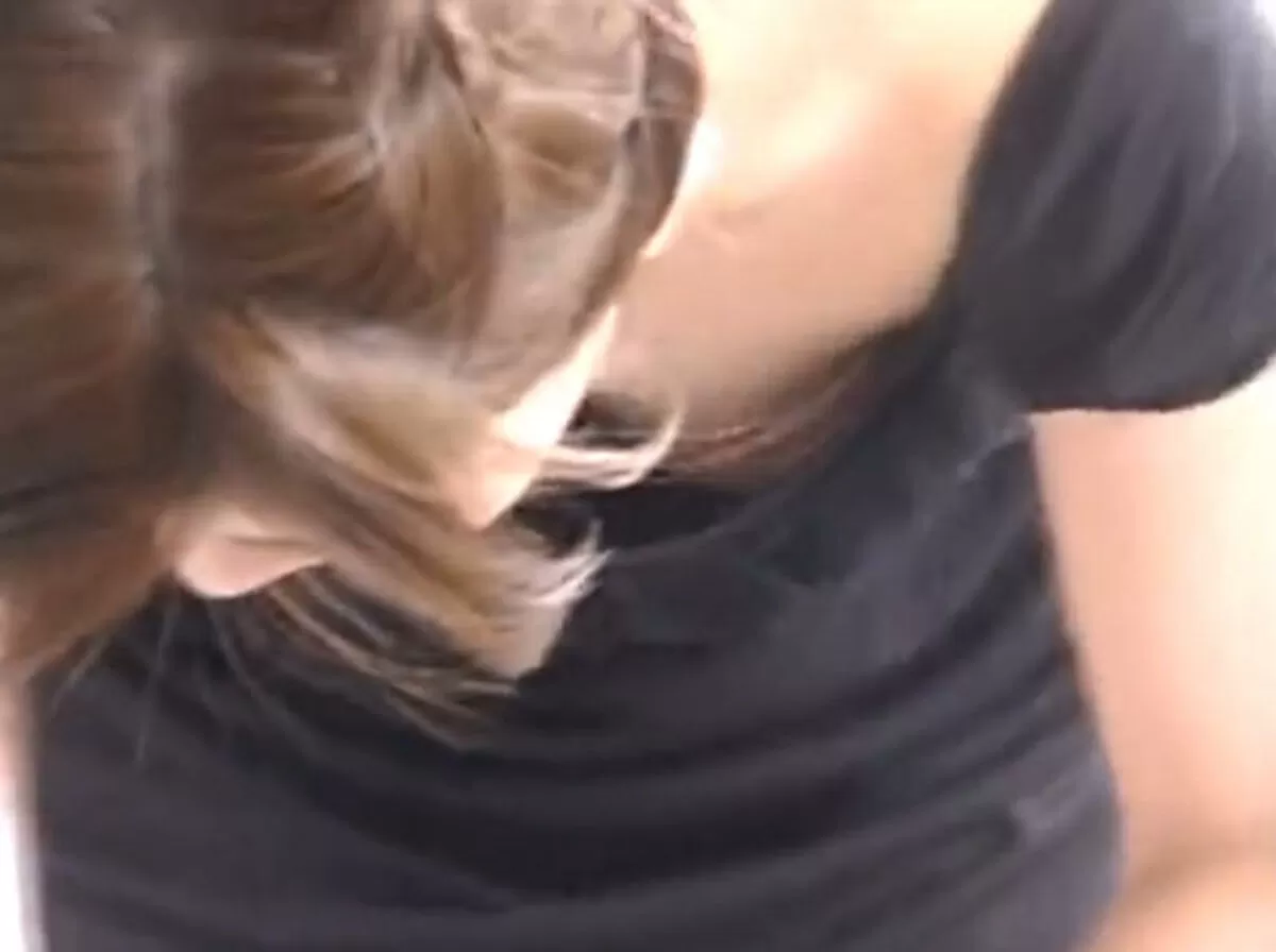 結婚式の胸チラ盗撮エロ画像037