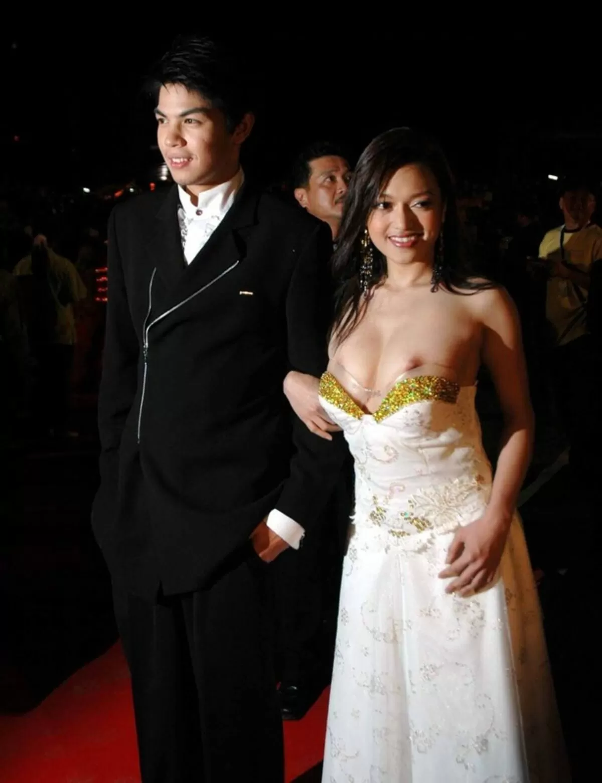 結婚式の胸チラ盗撮エロ画像049