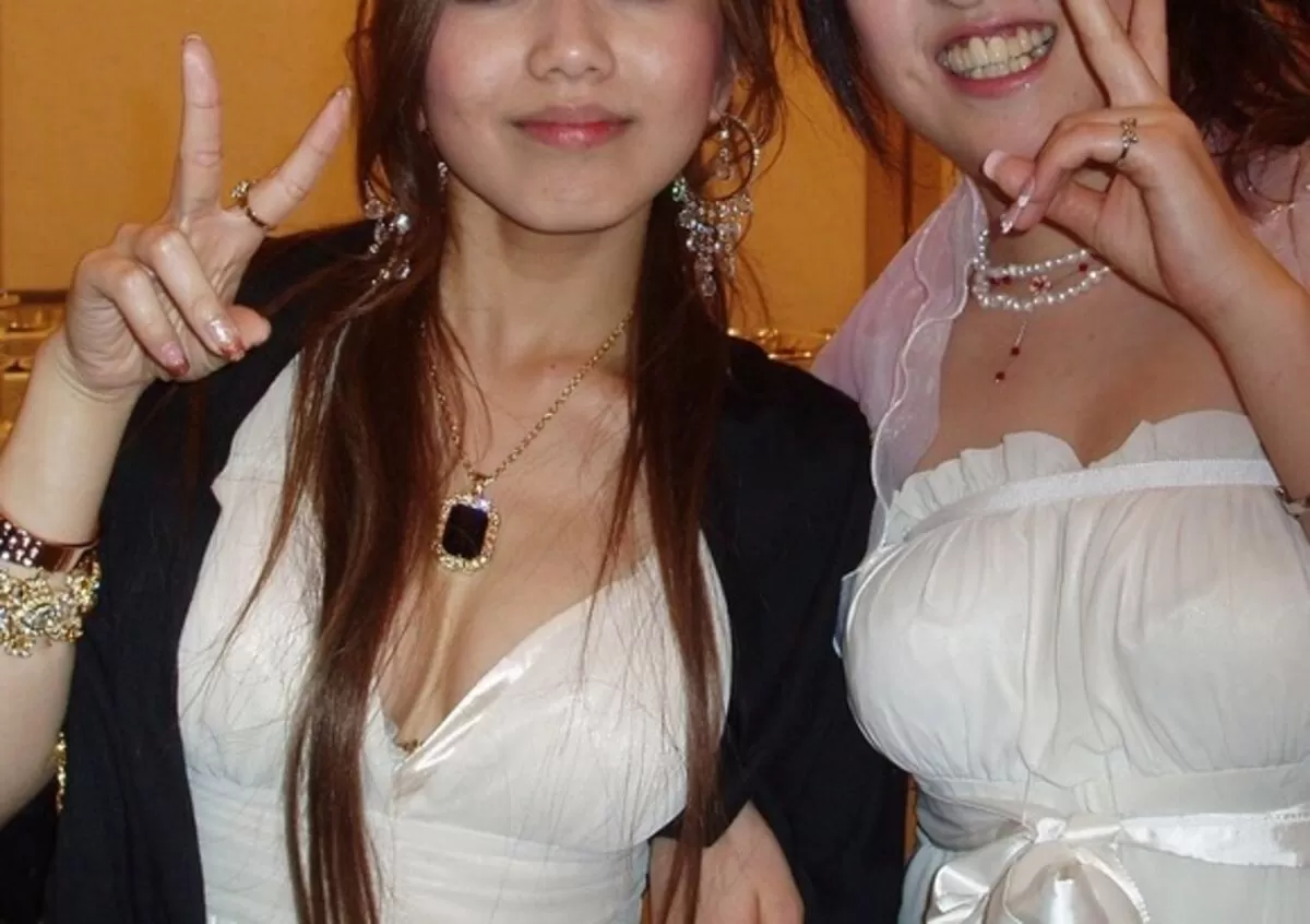結婚式の胸チラ盗撮エロ画像061