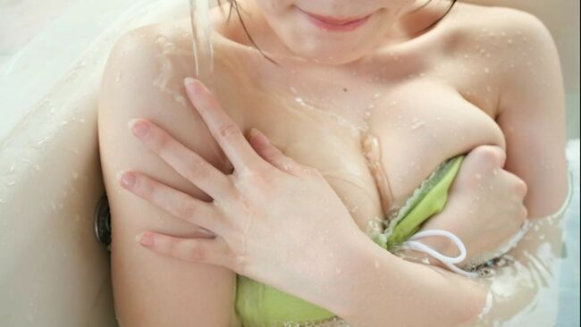 新米グラドル小日向優花、パンツの見せ方があまりにも卑猥…視線を奪う悩殺ショット028