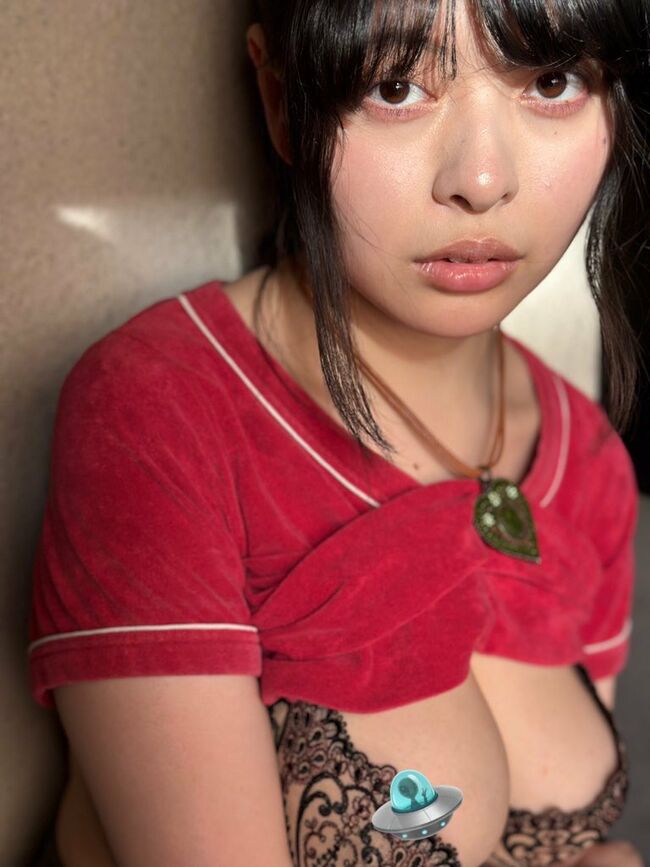 巨乳グラドルあにお天湯、立派なワキ毛チラ見せが逆にエロい…異色フェチ全開の注目ショット009