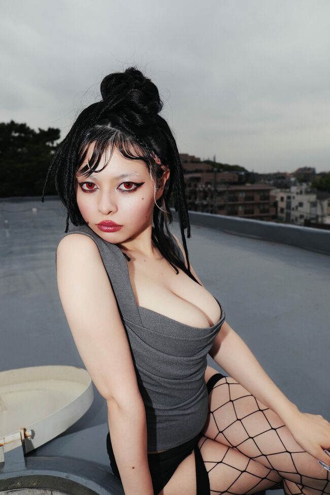 巨乳グラドルあにお天湯、立派なワキ毛チラ見せが逆にエロい…異色フェチ全開の注目ショット021