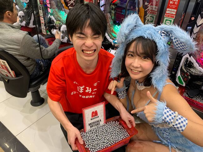 【画像】パチンコ来店イベントの巨乳がエロすぎてほぼ風俗状態と話題に002