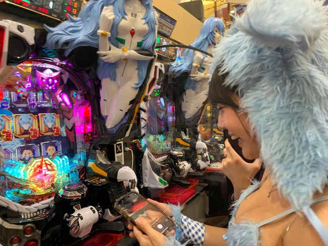 【画像】パチンコ来店イベントの巨乳がエロすぎてほぼ風俗状態と話題に004