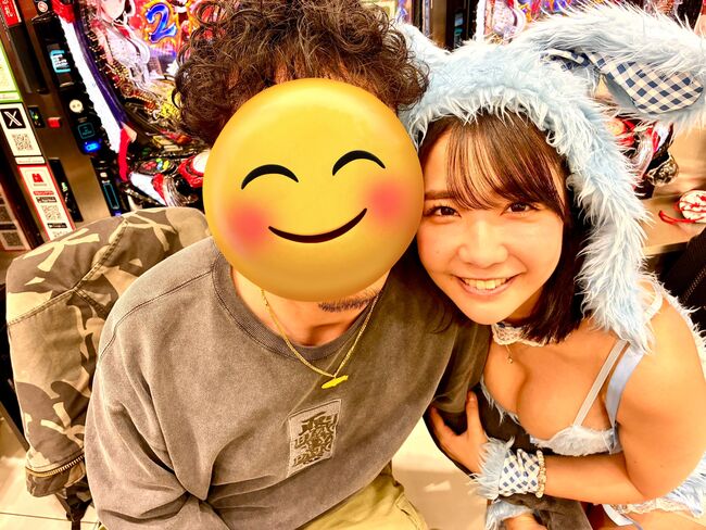 【画像】パチンコ来店イベントの巨乳がエロすぎてほぼ風俗状態と話題に008