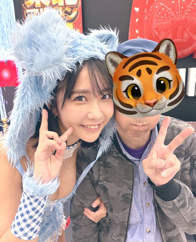 【画像】パチンコ来店イベントの巨乳がエロすぎてほぼ風俗状態と話題に010