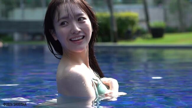 【画像+動画】STU48石田千穂が水着姿でケツワレメ食い込みエロ尻動画を公開001