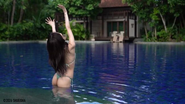 【画像+動画】STU48石田千穂が水着姿でケツワレメ食い込みエロ尻動画を公開007