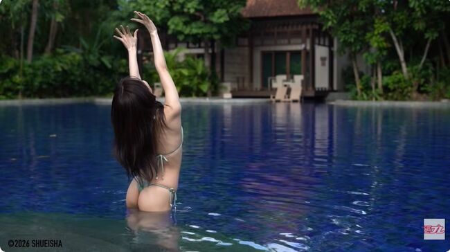 【画像+動画】STU48石田千穂が水着姿でケツワレメ食い込みエロ尻動画を公開010