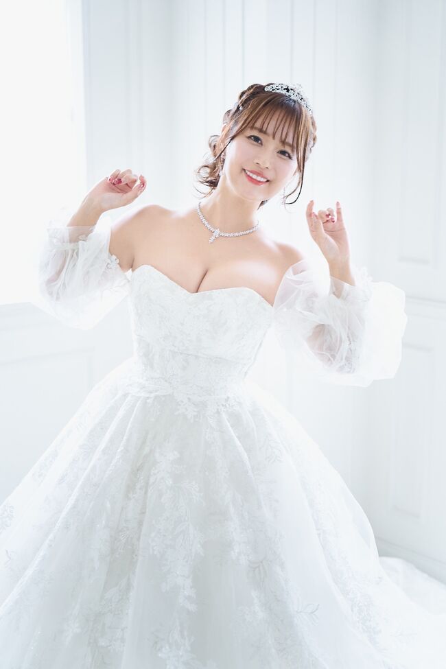 【画像】井口裕香、ウェディングドレス姿でもおっぱいの谷間がエロい003