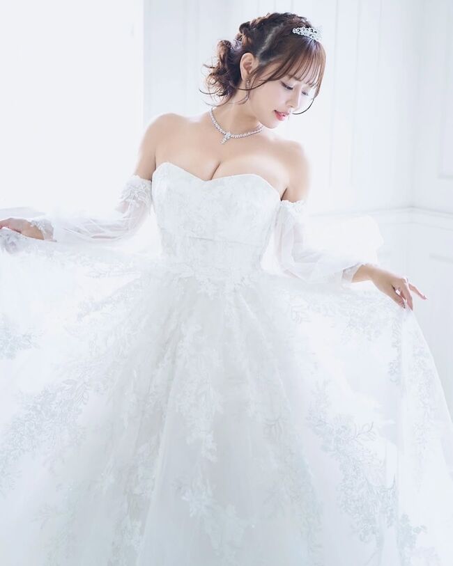 【画像】井口裕香、ウェディングドレス姿でもおっぱいの谷間がエロい009