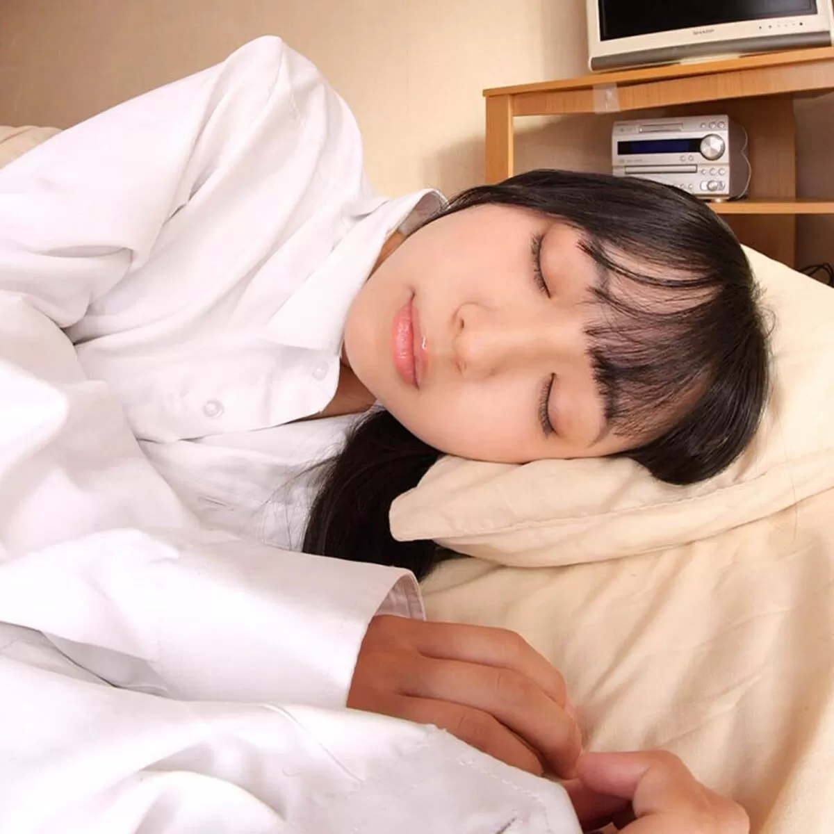 【画像+動画】新人グラドル入間ゆい、「大人になりたい」で黒髪制服の聖美少女が大人セクシーグラビア解禁！006