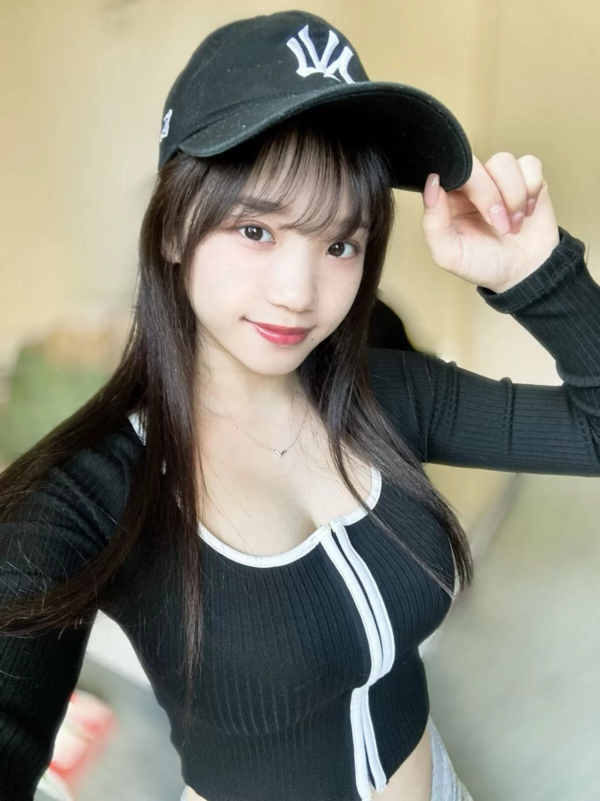 【画像】新人グラドル堀みなみ(23)、胸の谷間がエグいほど凄い！Hカップ爆乳の圧巻グラビア023