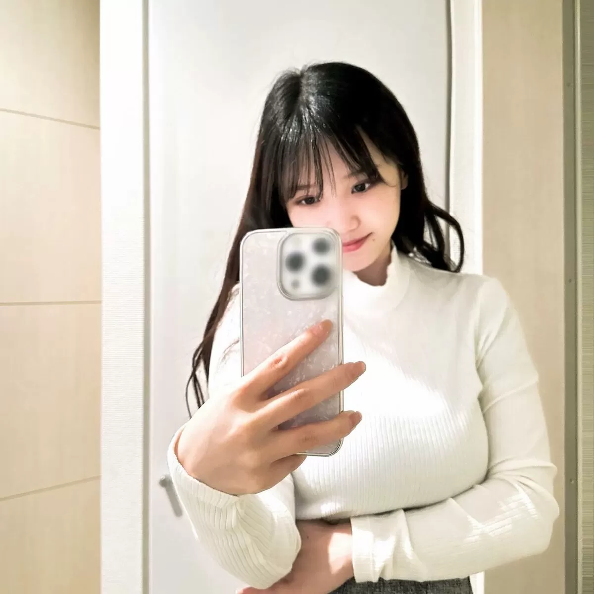 【画像】新人グラドル堀みなみ(23)、胸の谷間がエグいほど凄い！Hカップ爆乳の圧巻グラビア025