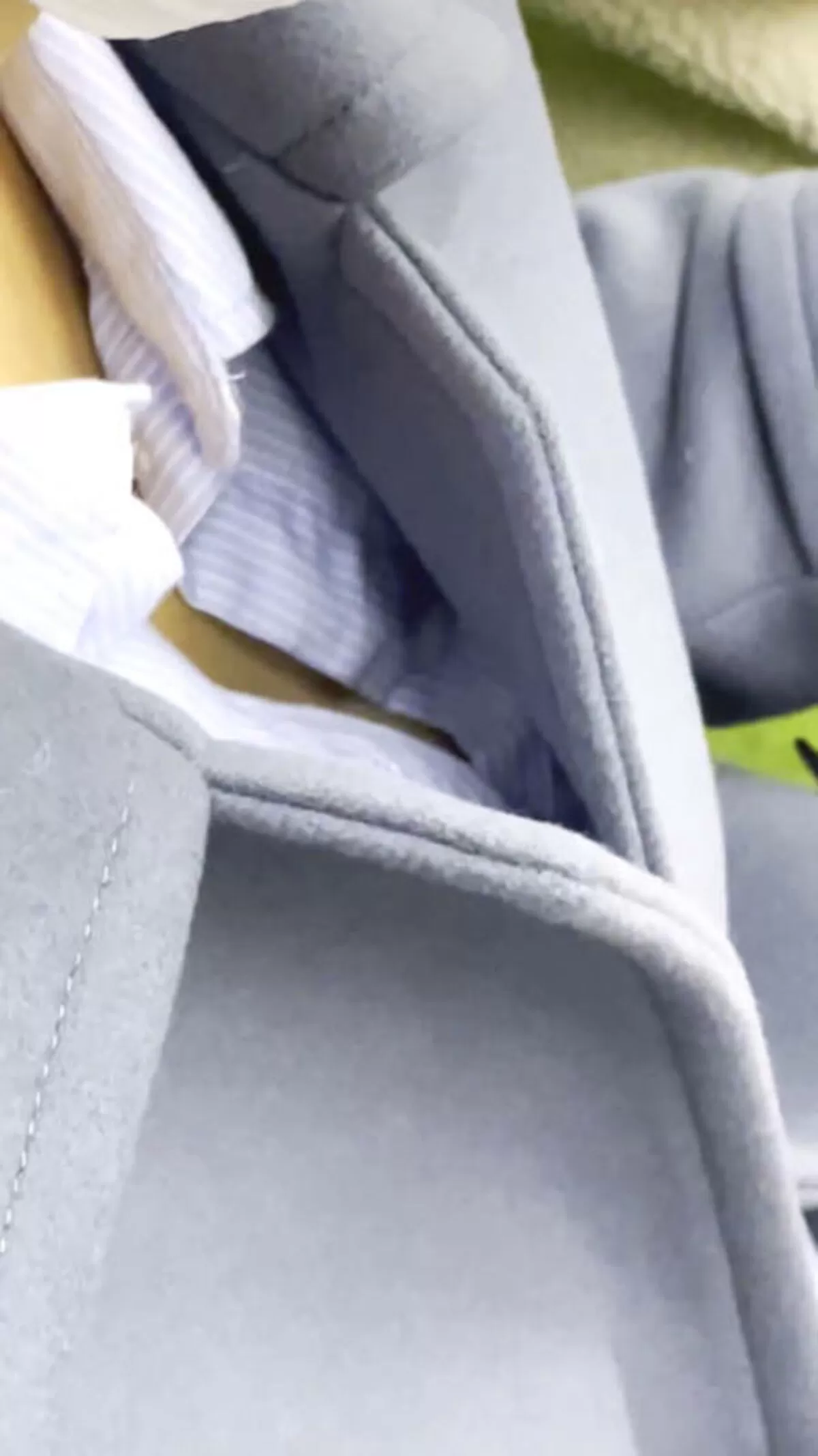 街中胸チラエロ画像035