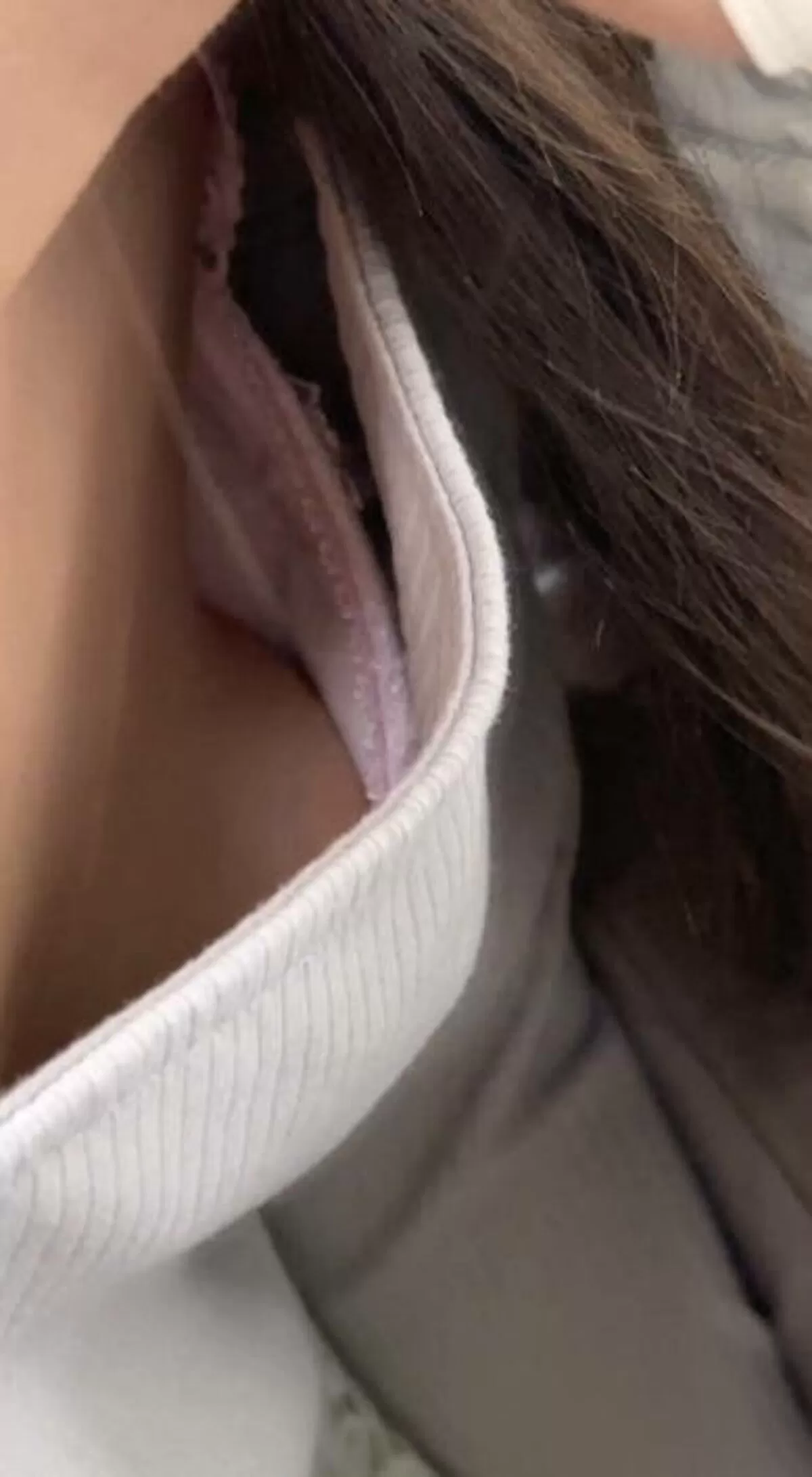 街中胸チラエロ画像051