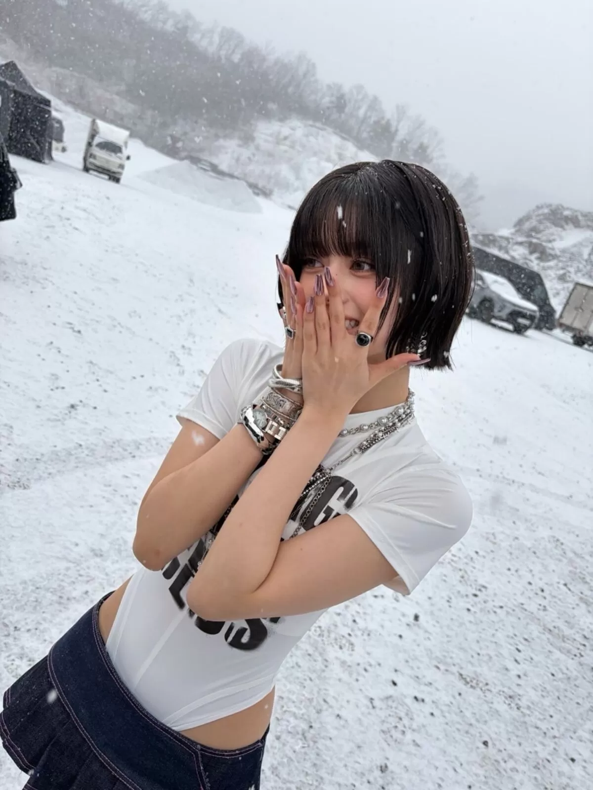 【画像+動画】NiziUのRIMA、インスタでエッチなハイレグTシャツ着用！むっちり太ももとプリプリ尻がエグい001