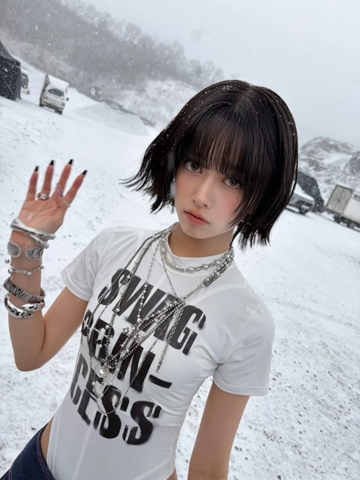 【画像+動画】NiziUのRIMA、インスタでエッチなハイレグTシャツ着用！むっちり太ももとプリプリ尻がエグい006