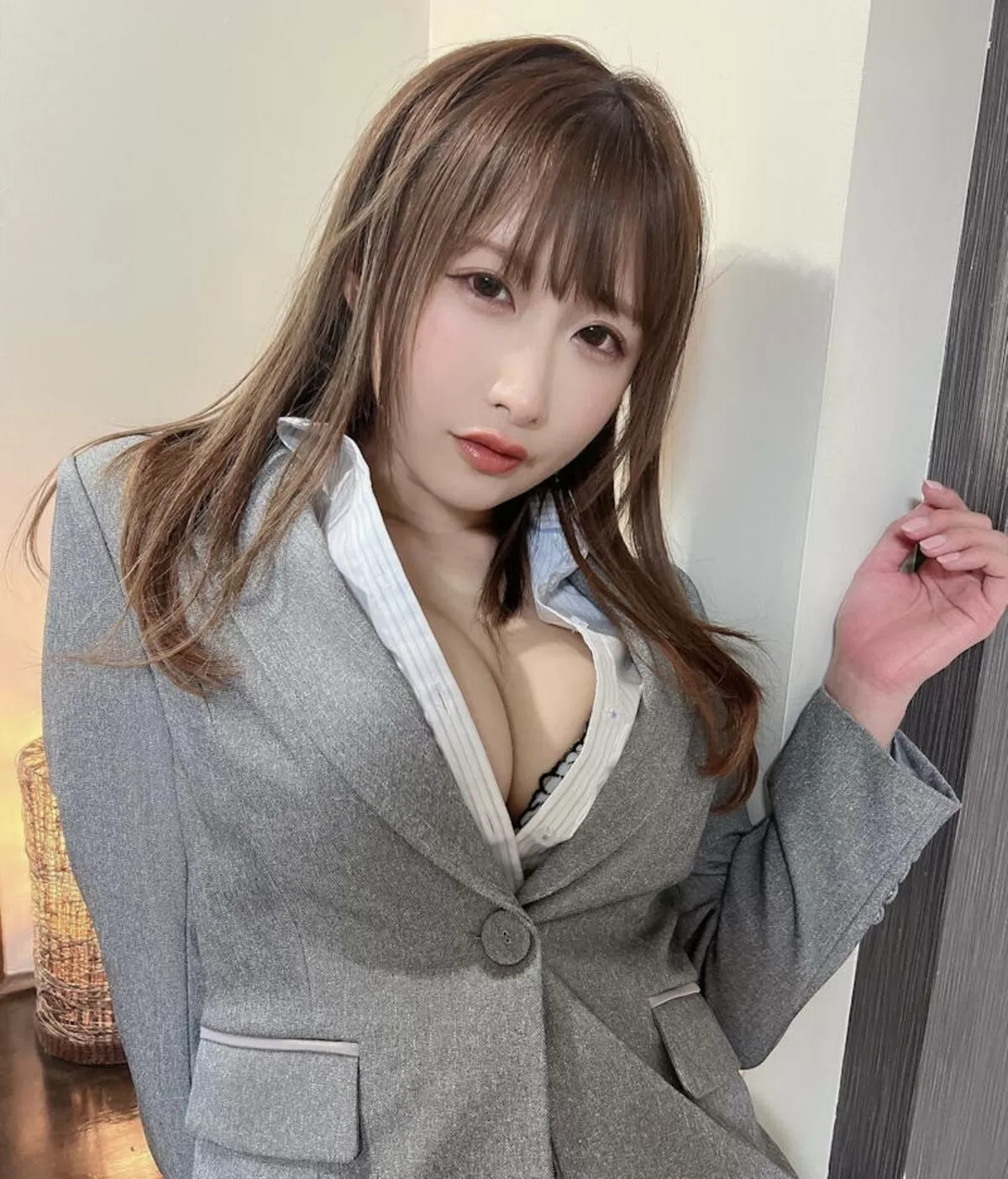 巨乳OLのエロ画像040
