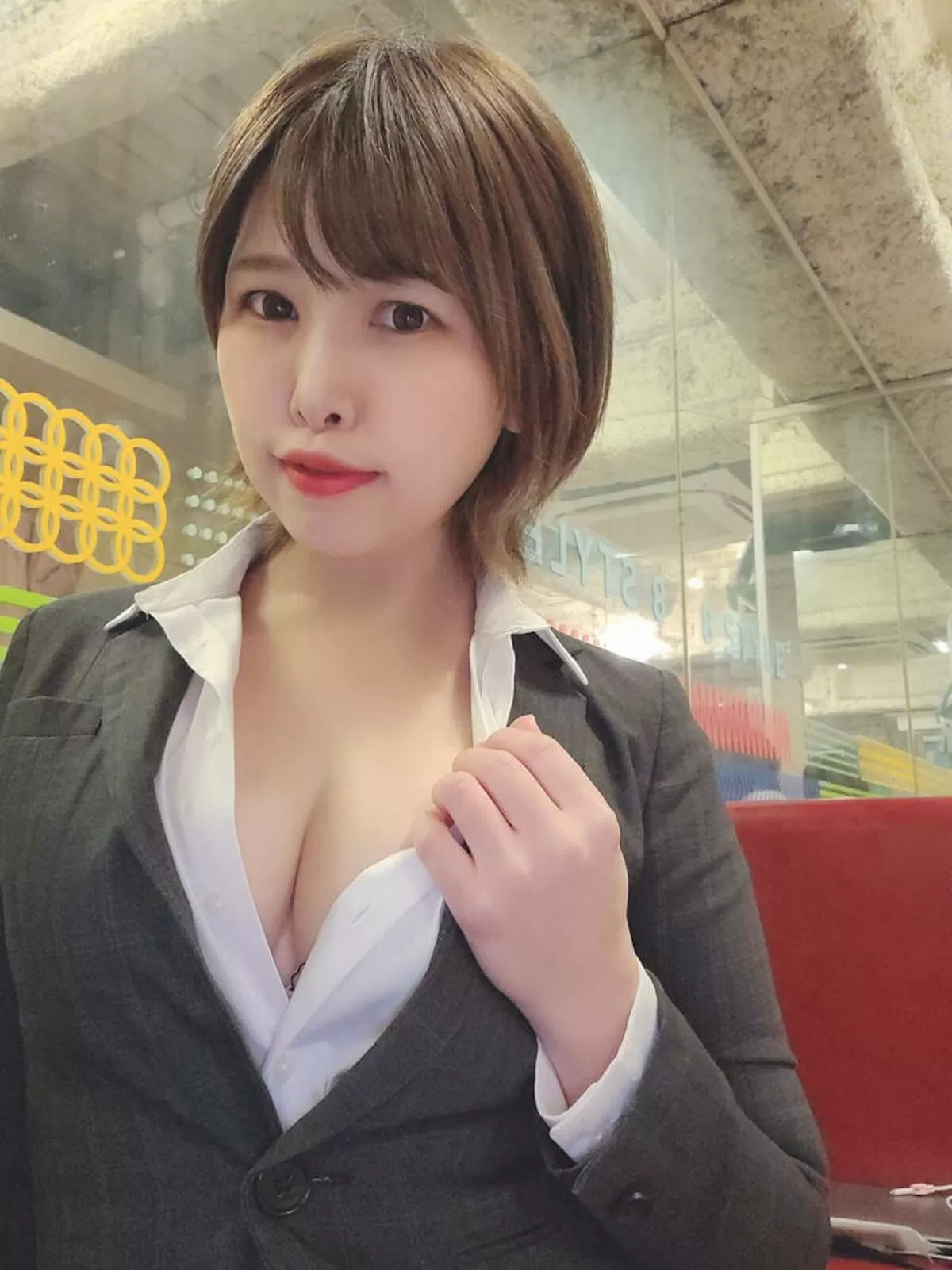 巨乳OLのエロ画像055