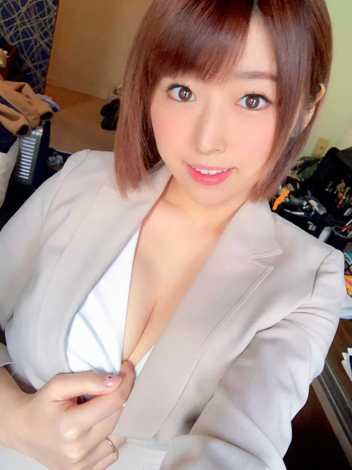 巨乳OLのエロ画像057