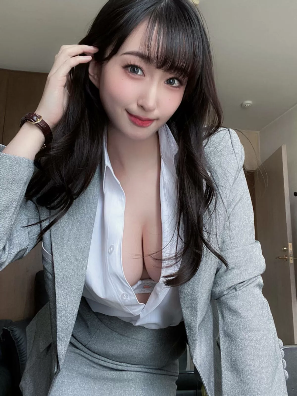 巨乳OLのエロ画像067