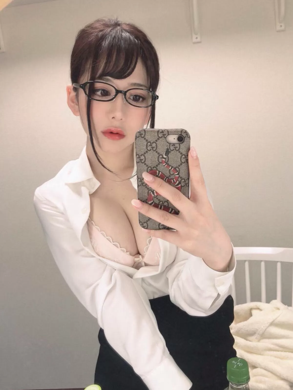 巨乳OLのエロ画像068