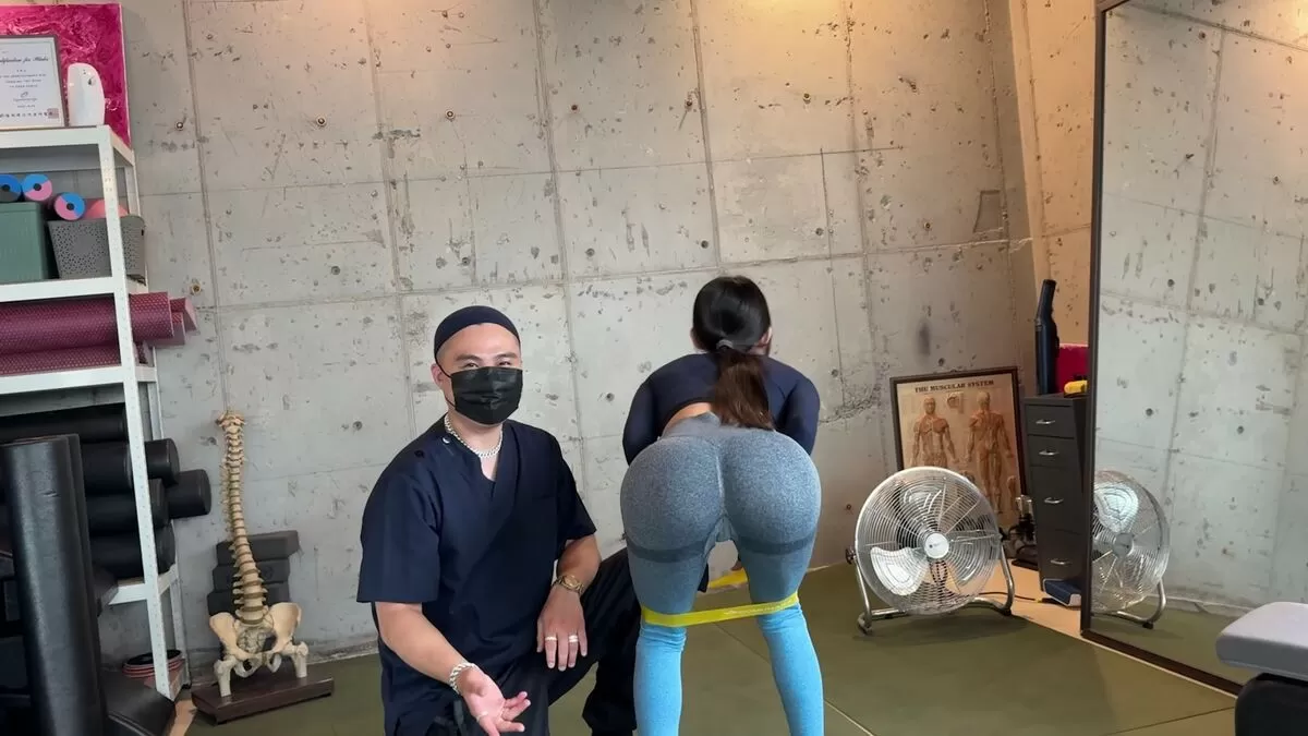 【画像】韓国グラドルピョ・ウンジ、肉マン気になるO脚矯正ストレッチを披露！024