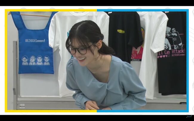 【画像】テレ東アナ中原みなみがマイクラ生配信で貧乳胸チラ＆ブラチラ事故007