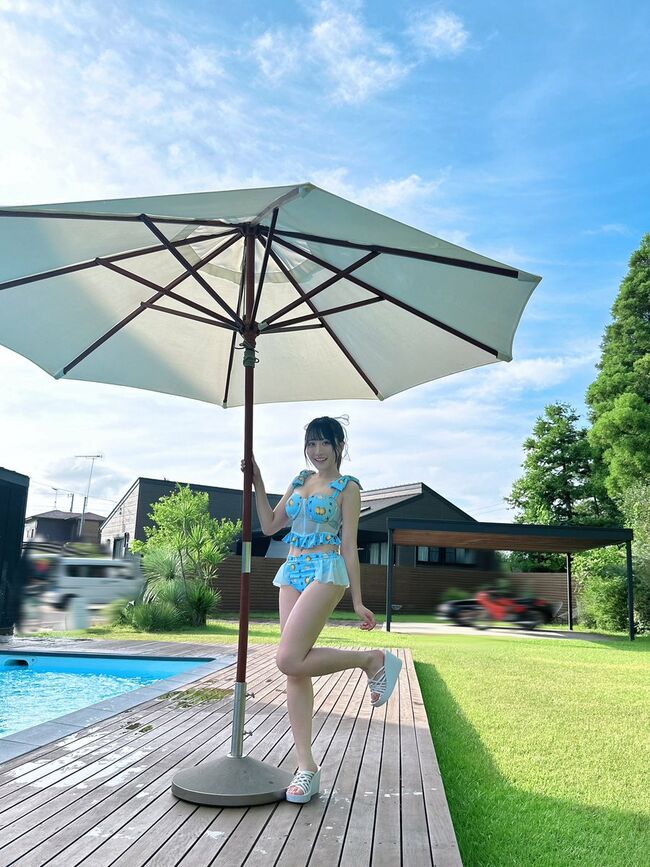【画像】声優守屋亨香、初水着で愛らしい谷間おっぱいを大胆に解禁002