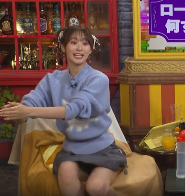 【画像】人気声優芹澤優、声優と夜遊びでペペローション両手に黒パンチラ!001