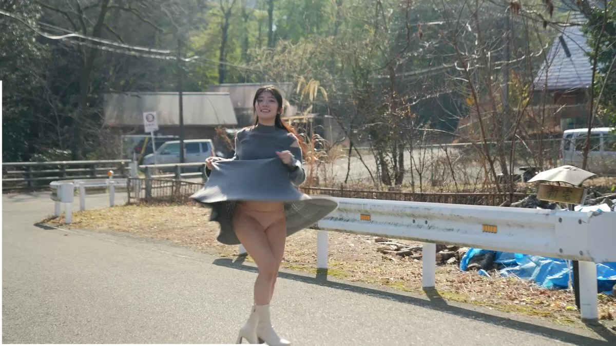 【画像+動画】グラドル山田かな(30)、ガードレールでパンチラ事故を起こしてしまう002