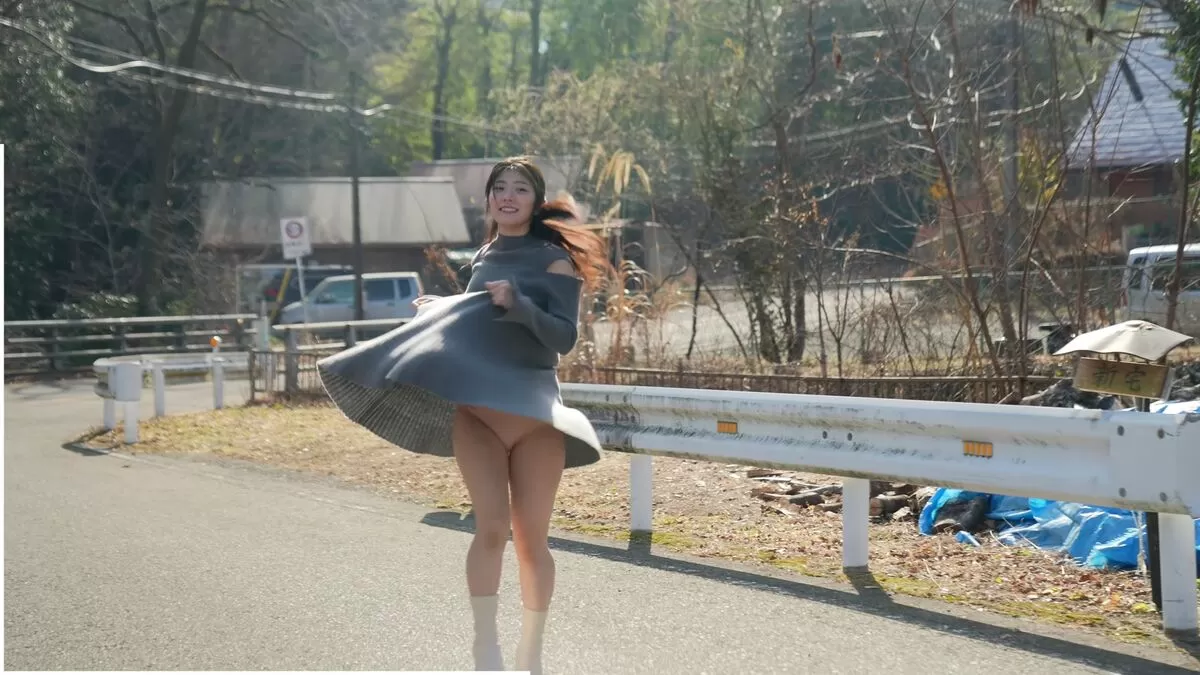 【画像+動画】グラドル山田かな(30)、ガードレールでパンチラ事故を起こしてしまう003