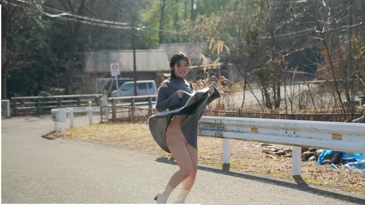 【画像+動画】グラドル山田かな(30)、ガードレールでパンチラ事故を起こしてしまう004
