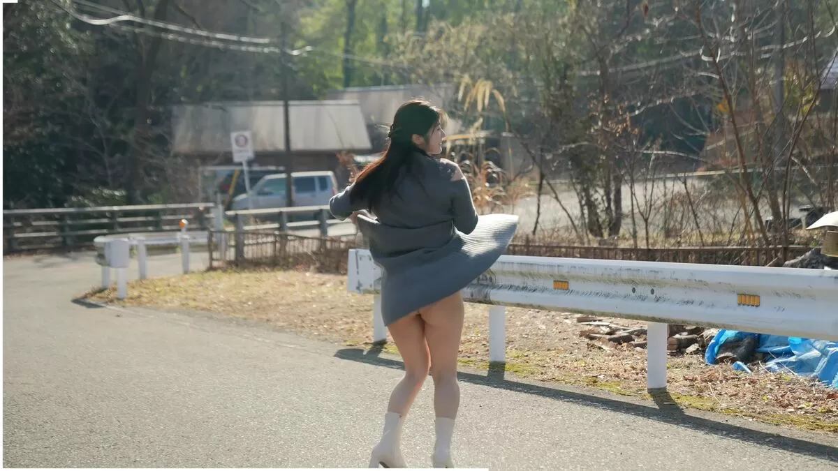 【画像+動画】グラドル山田かな(30)、ガードレールでパンチラ事故を起こしてしまう005