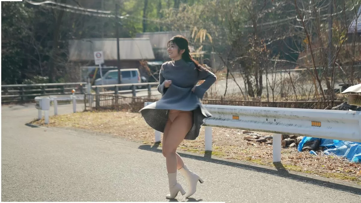 【画像+動画】グラドル山田かな(30)、ガードレールでパンチラ事故を起こしてしまう006